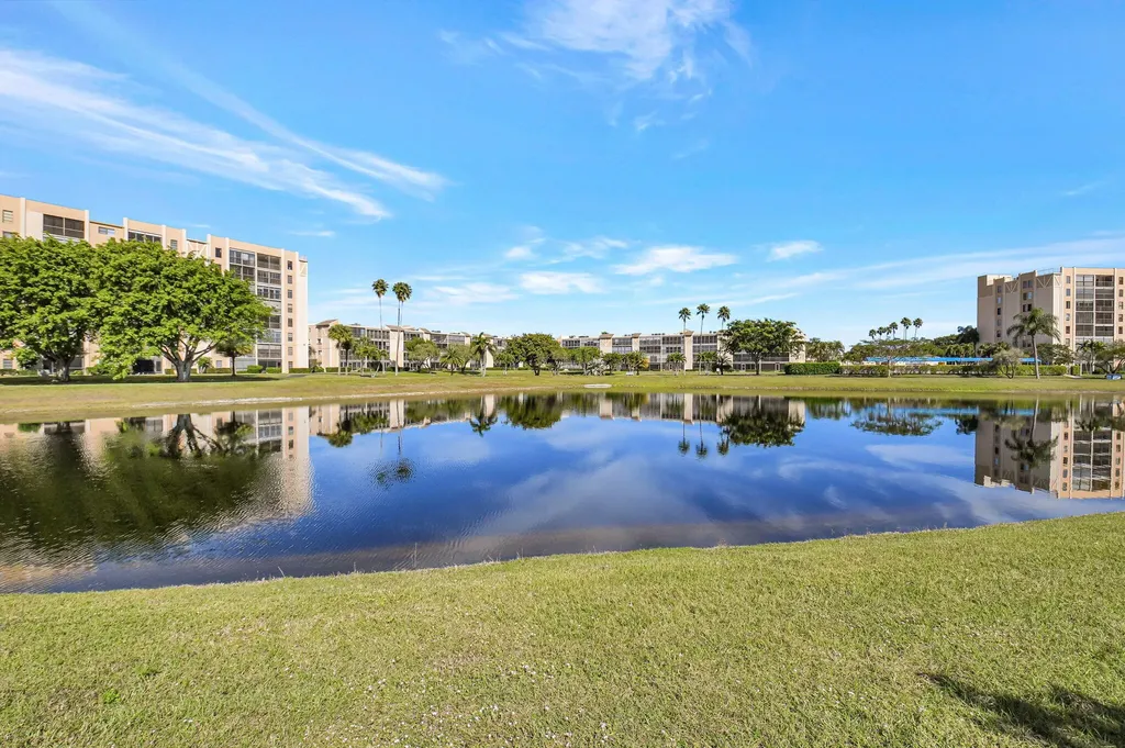 7017 Peters Lane Delray Beach FL 33446