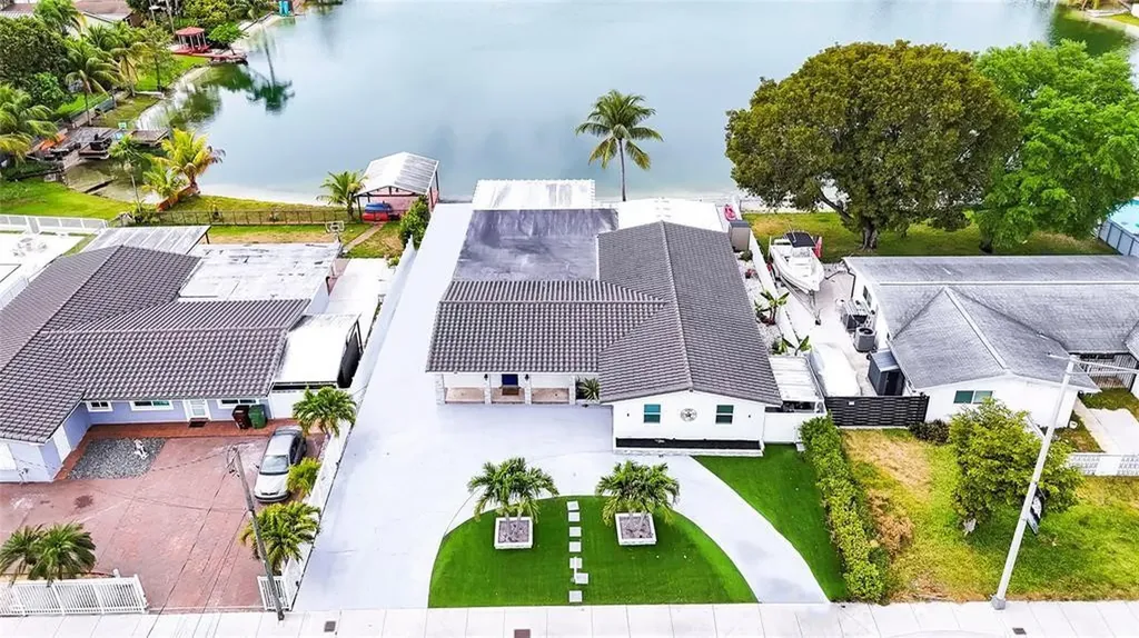 6290 W 16th Avenue Hialeah FL 33012