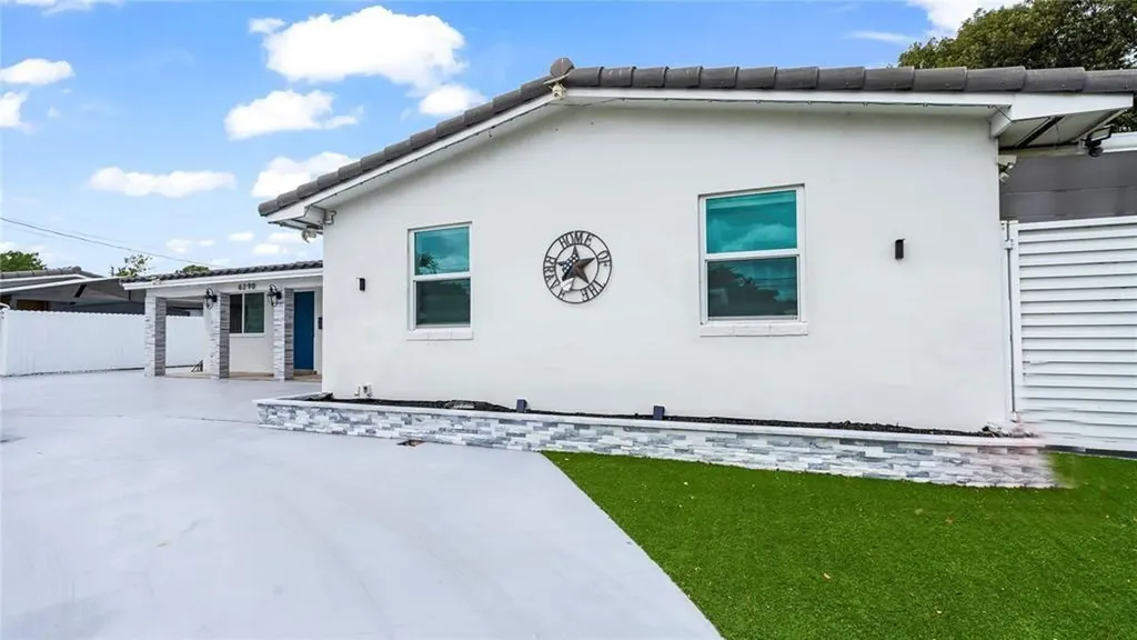 6290 W 16th Avenue Hialeah FL 33012