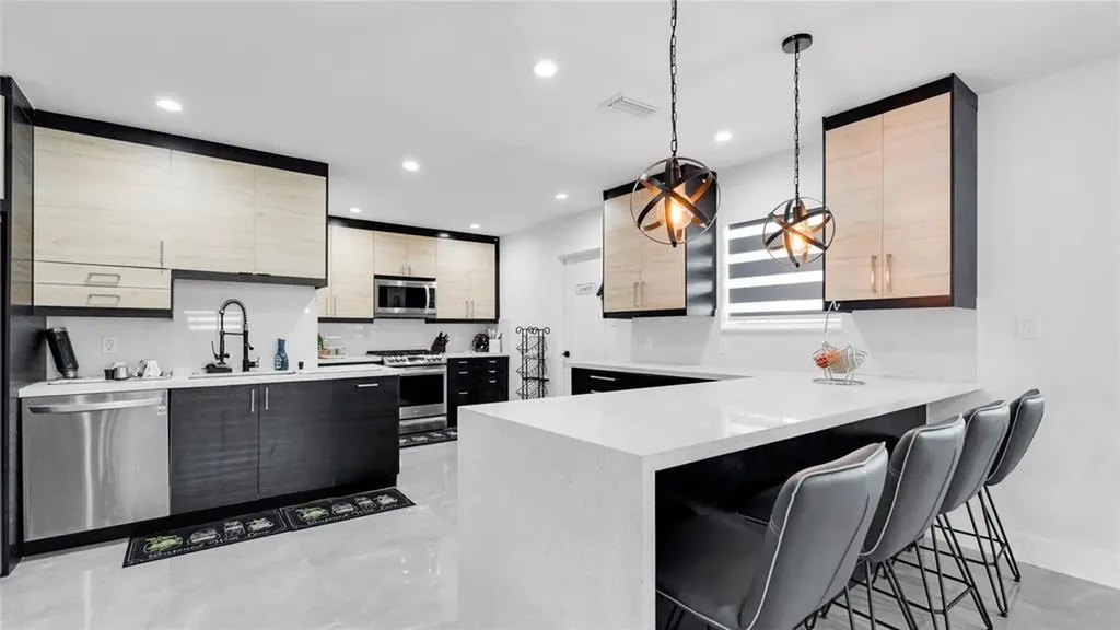 6290 W 16th Avenue Hialeah FL 33012