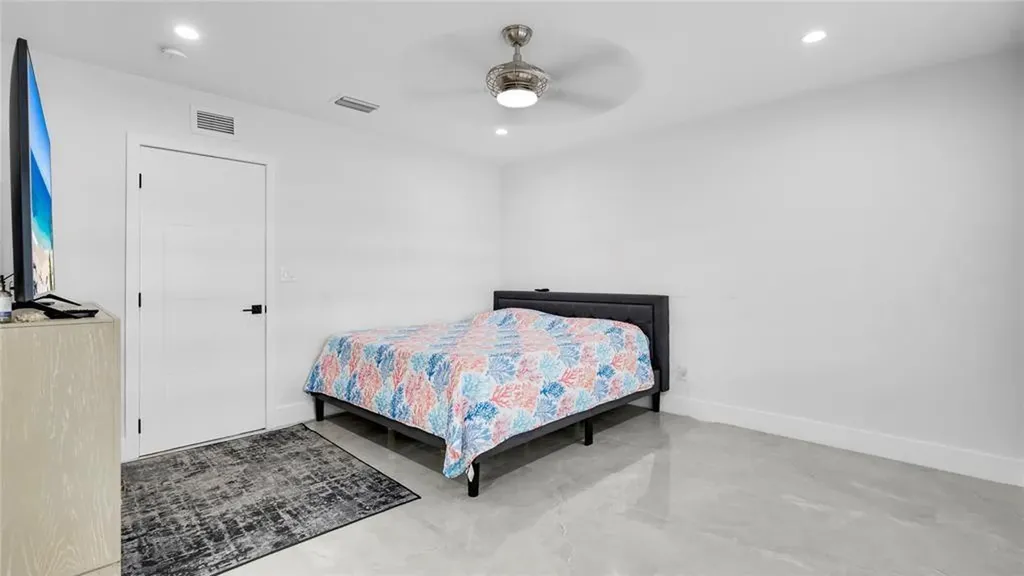 6290 W 16th Avenue Hialeah FL 33012