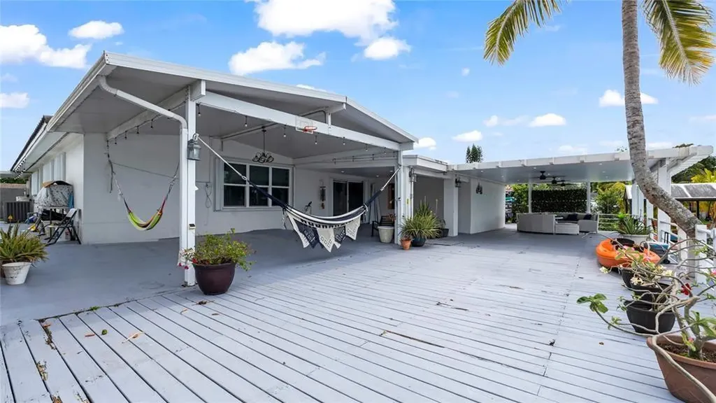 6290 W 16th Avenue Hialeah FL 33012