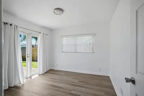4630 NE 3rd Terrace Oakland Park FL 33334