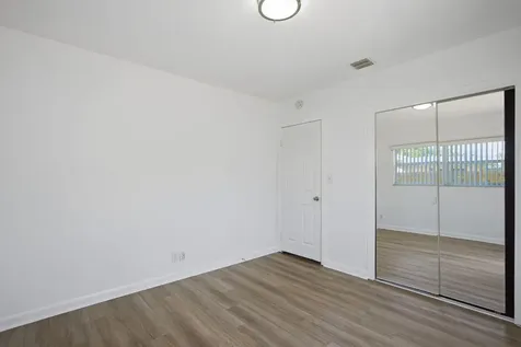 4630 NE 3rd Terrace Oakland Park FL 33334