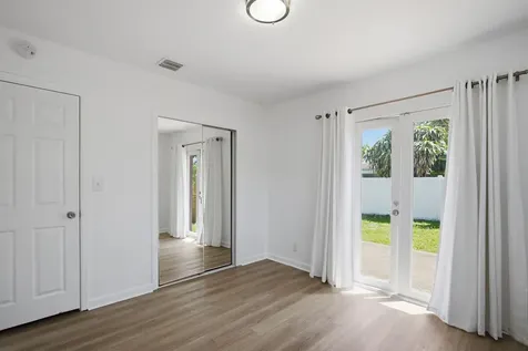 4630 NE 3rd Terrace Oakland Park FL 33334