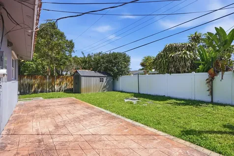 4630 NE 3rd Terrace Oakland Park FL 33334