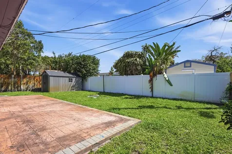 4630 NE 3rd Terrace Oakland Park FL 33334