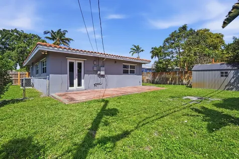 4630 NE 3rd Terrace Oakland Park FL 33334