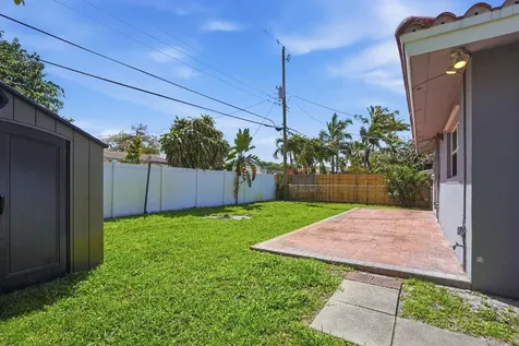 4630 NE 3rd Terrace Oakland Park FL 33334