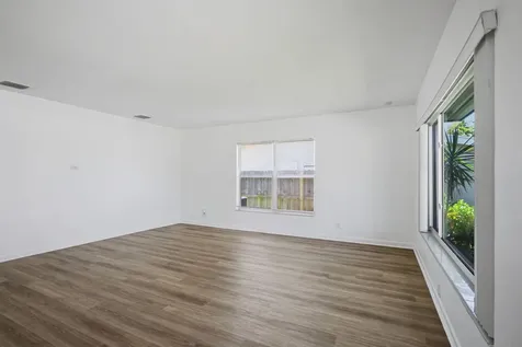 4630 NE 3rd Terrace Oakland Park FL 33334