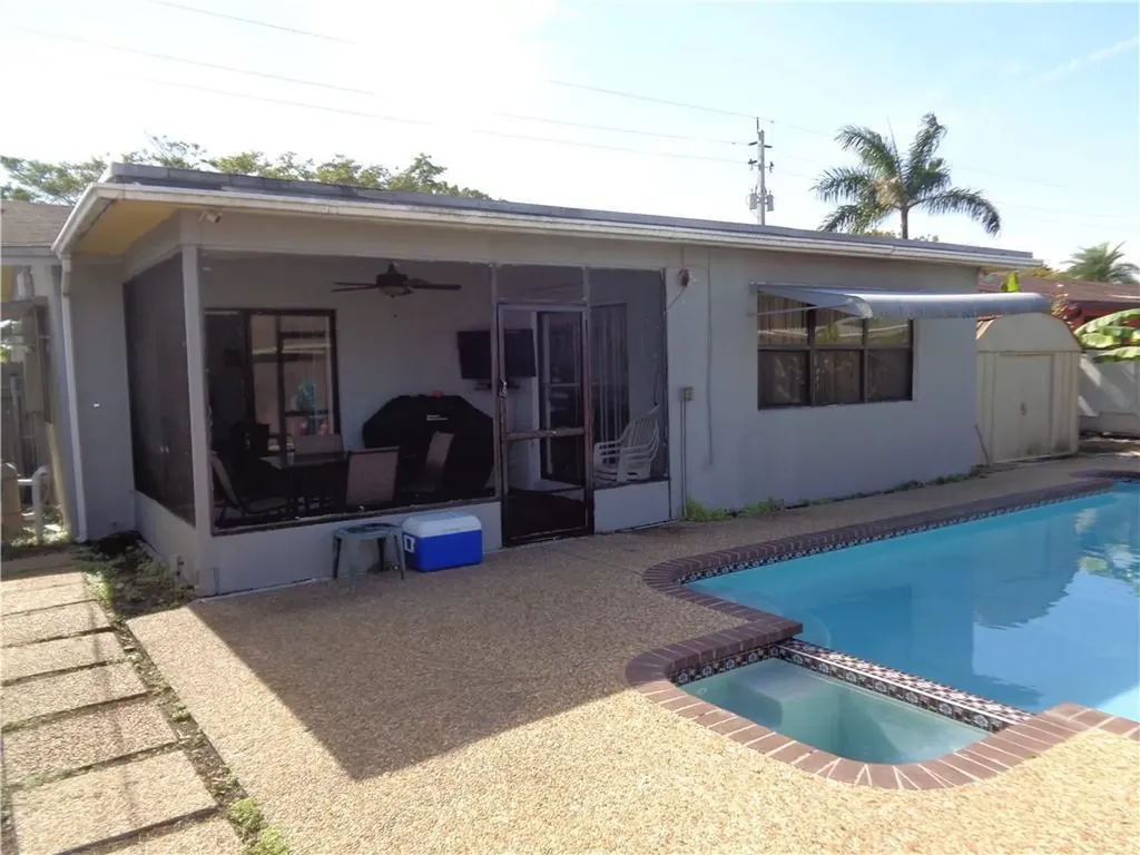9571 Sunset Strip Sunrise FL 33322