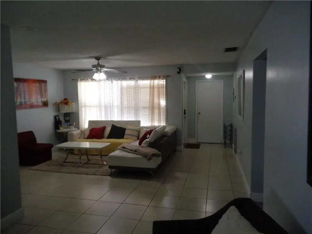 9571 Sunset Strip Sunrise FL 33322