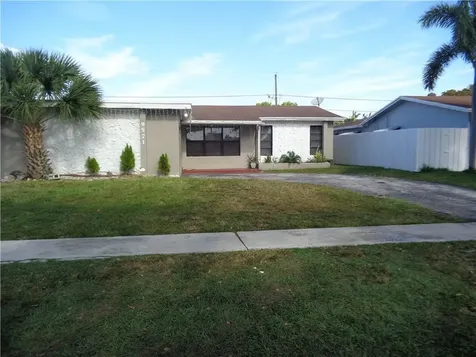 9571 Sunset Strip Sunrise FL 33322