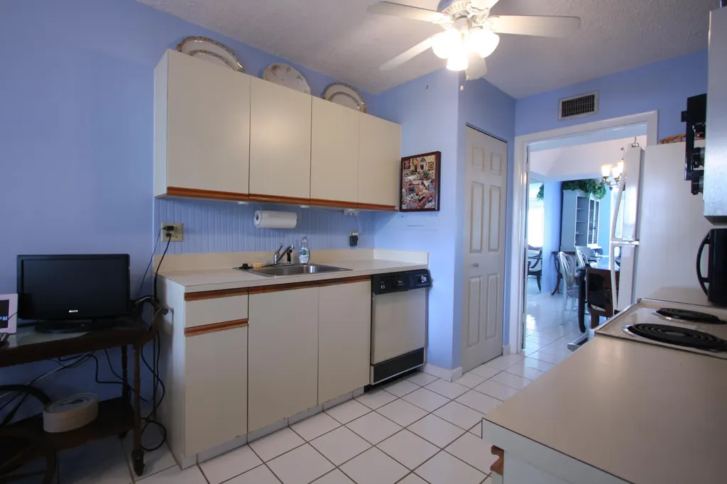 6768 N 10th Avenue N Lake Worth FL 33467