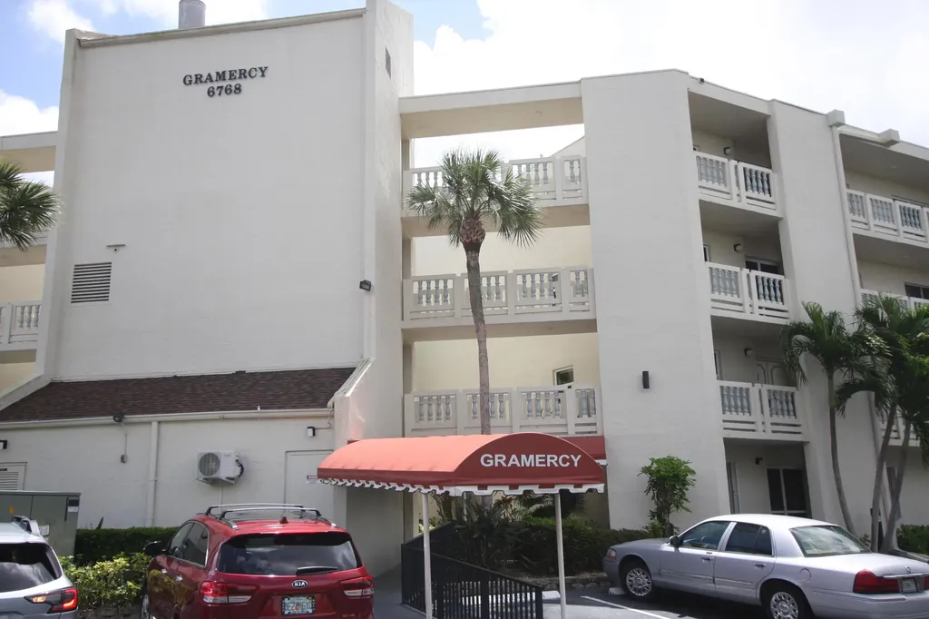 6768 N 10th Avenue N Lake Worth FL 33467