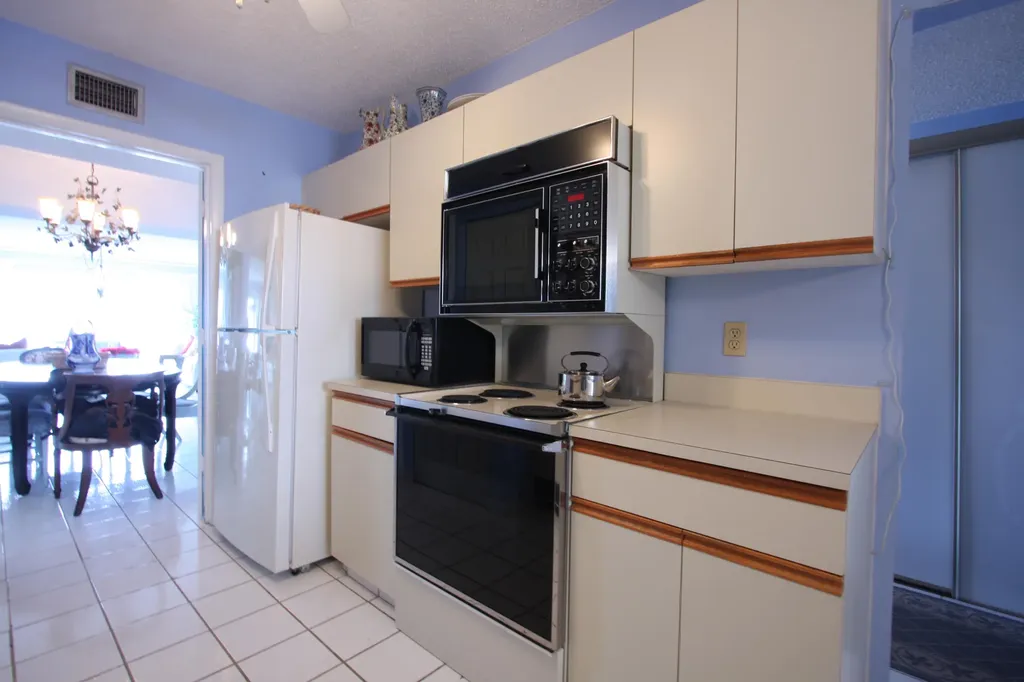 6768 N 10th Avenue N Lake Worth FL 33467
