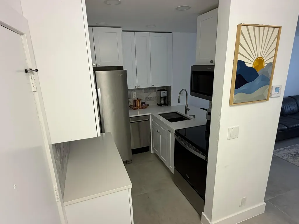 298 SW 6th Street Boca Raton FL 33432