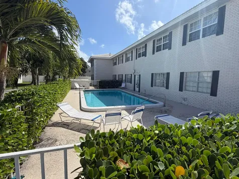 298 SW 6th Street Boca Raton FL 33432