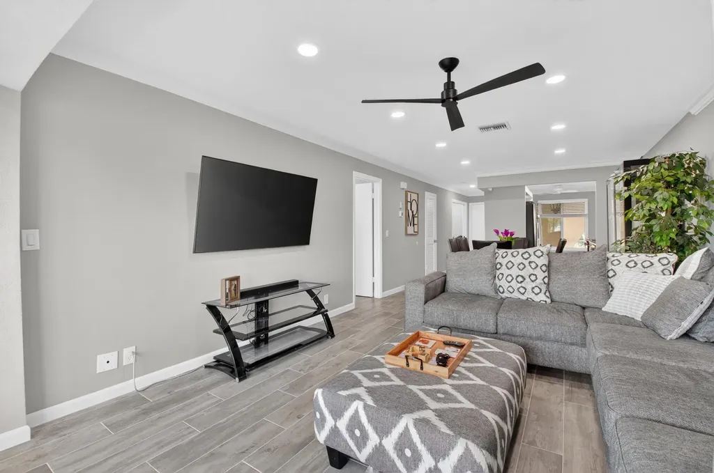 13767 Flora Place Delray Beach FL 33484