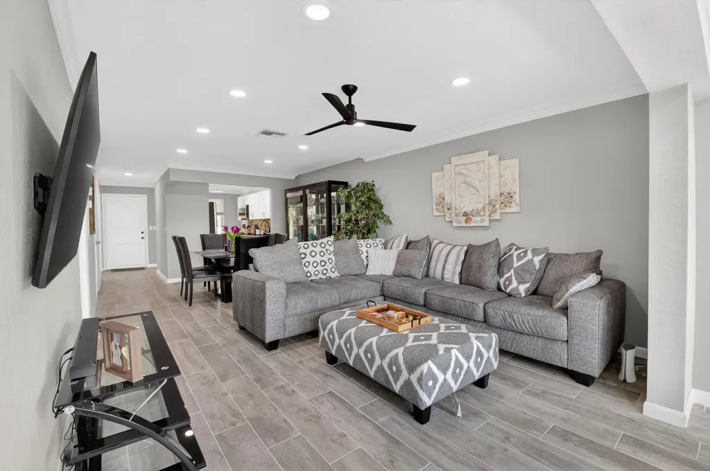 13767 Flora Place Delray Beach FL 33484