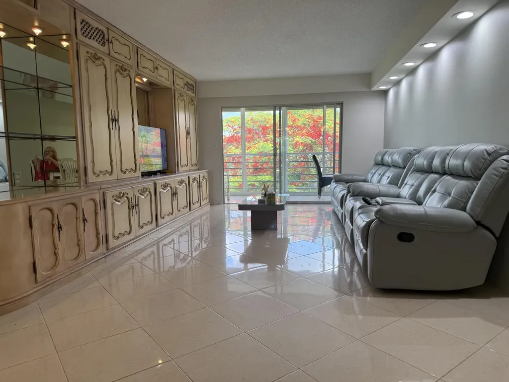 4701 Martinique Drive Coconut Creek FL 33066