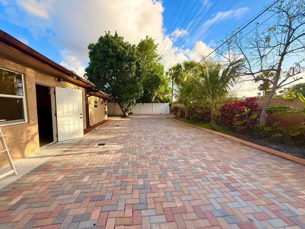 5279 W Woodstone Circle Circle W Lake Worth FL 33463