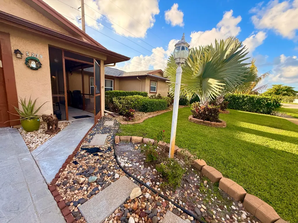 5279 W Woodstone Circle Circle W Lake Worth FL 33463