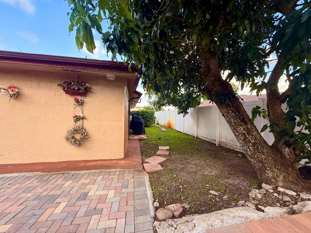 5279 W Woodstone Circle Circle W Lake Worth FL 33463
