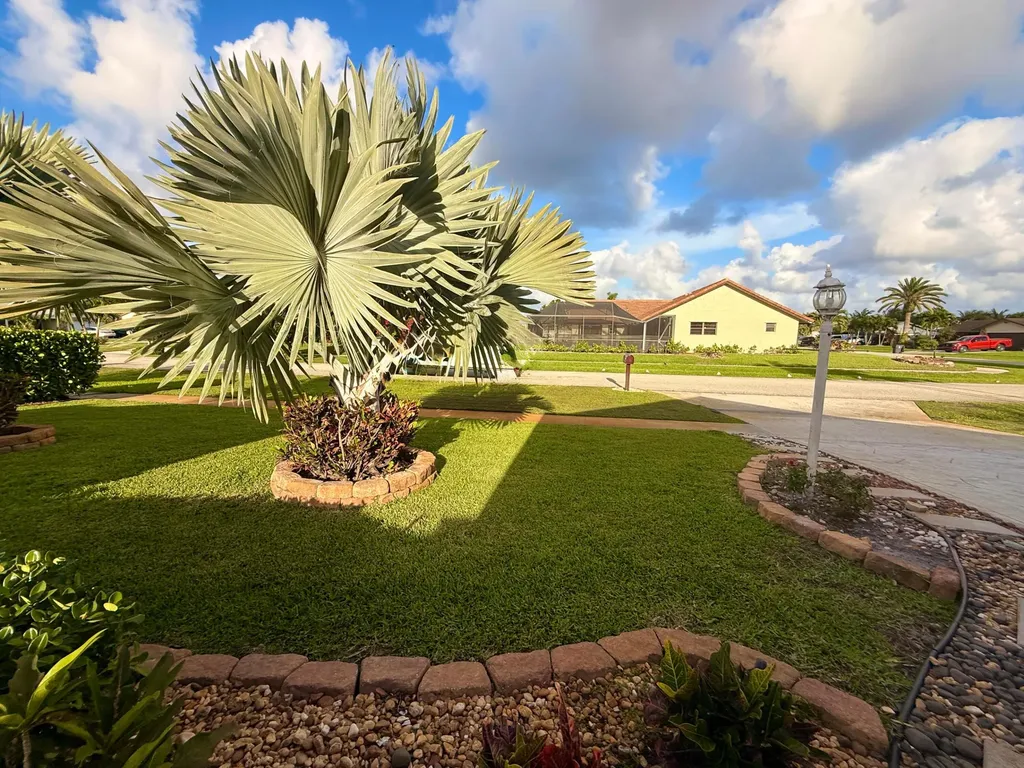 5279 W Woodstone Circle Circle W Lake Worth FL 33463