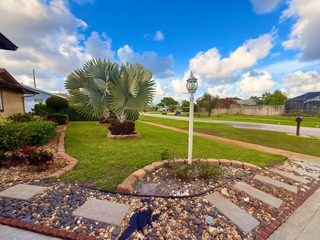5279 W Woodstone Circle Circle W Lake Worth FL 33463