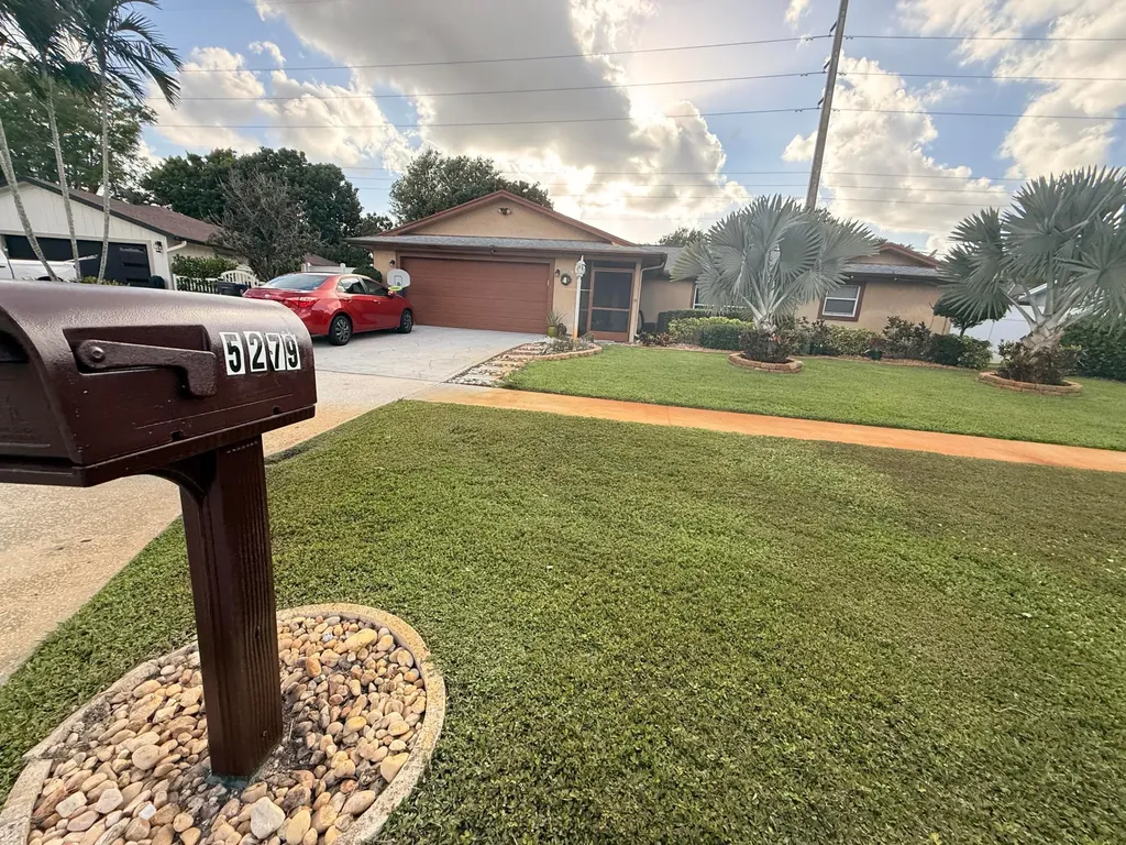 5279 W Woodstone Circle Circle W Lake Worth FL 33463
