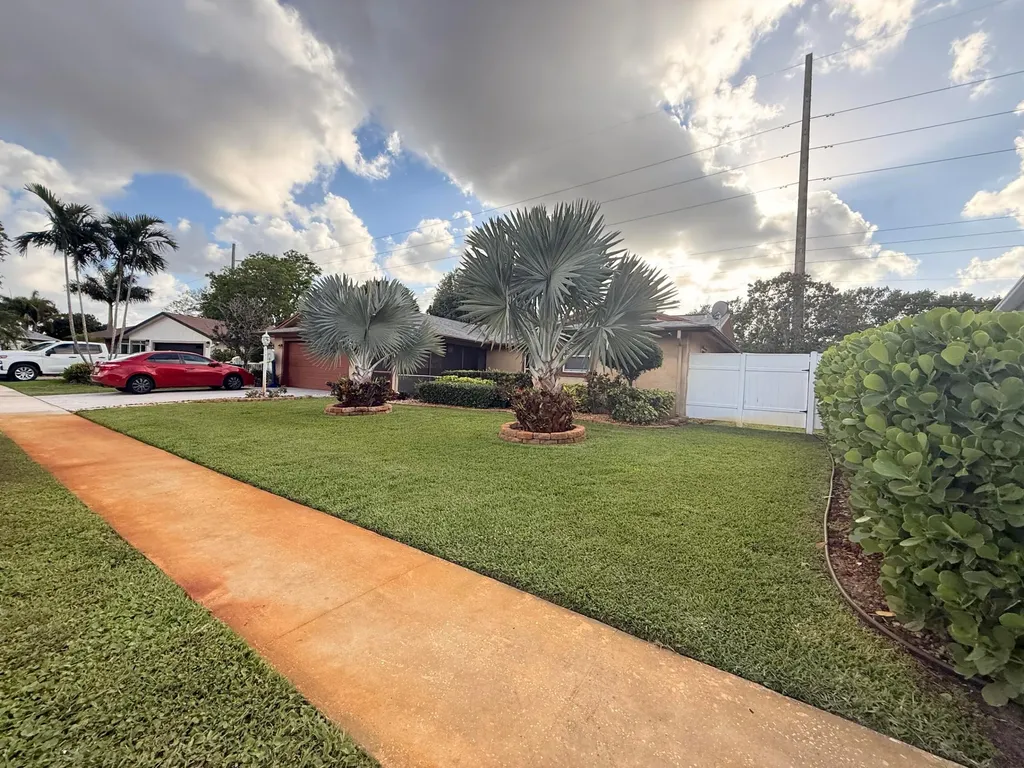 5279 W Woodstone Circle Circle W Lake Worth FL 33463