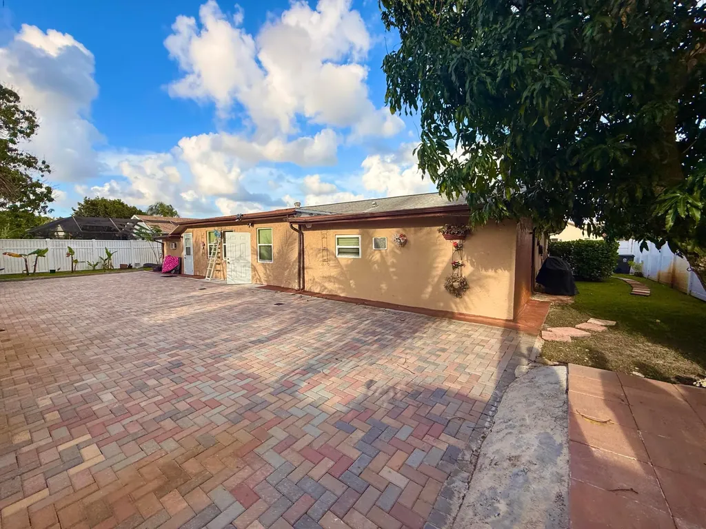 5279 W Woodstone Circle Circle W Lake Worth FL 33463