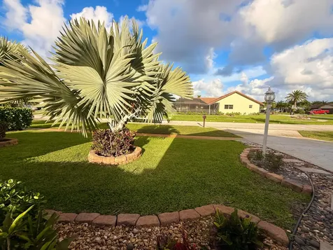 5279 W Woodstone Circle Circle W Lake Worth FL 33463