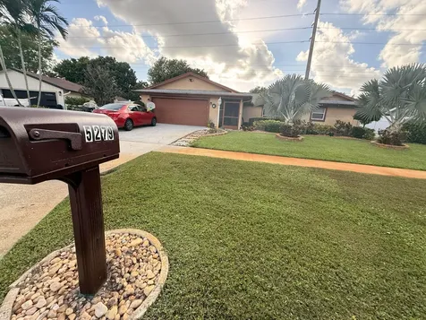 5279 W Woodstone Circle Circle W Lake Worth FL 33463