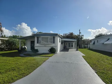 7667 SE Swan Avenue Hobe Sound FL 33455