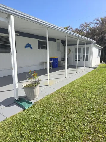 7667 SE Swan Avenue Hobe Sound FL 33455