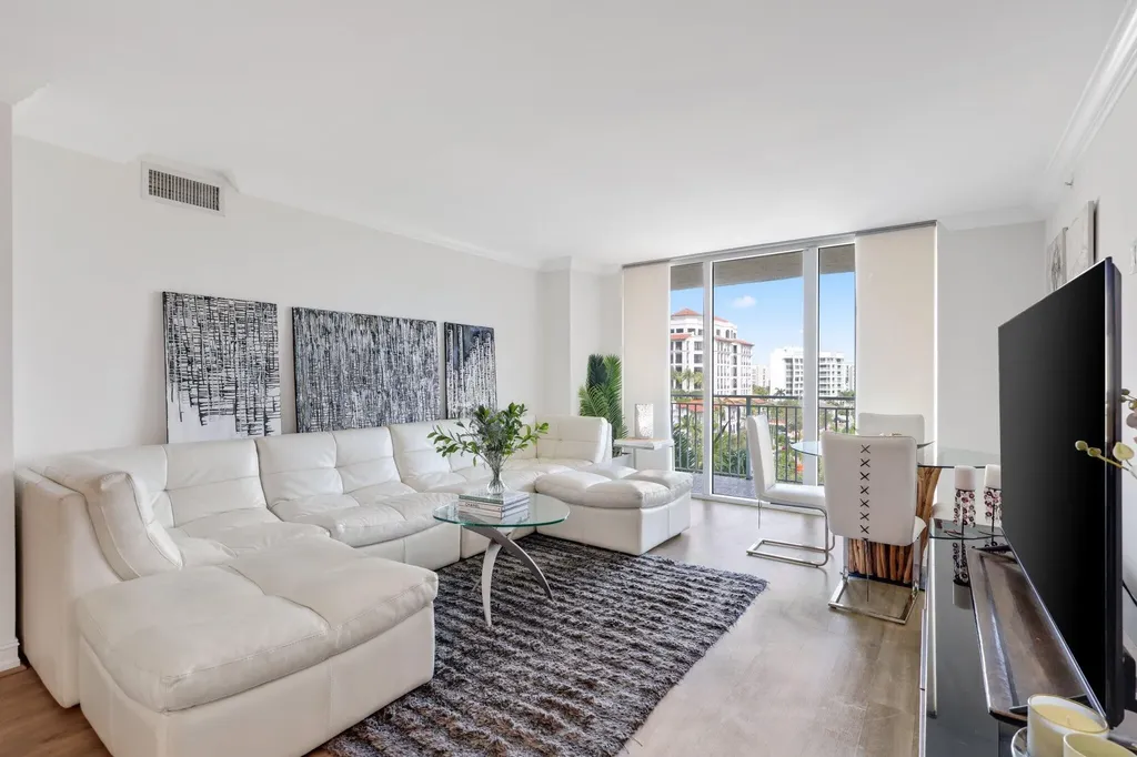 99 SE Mizner Boulevard Boca Raton FL 33432