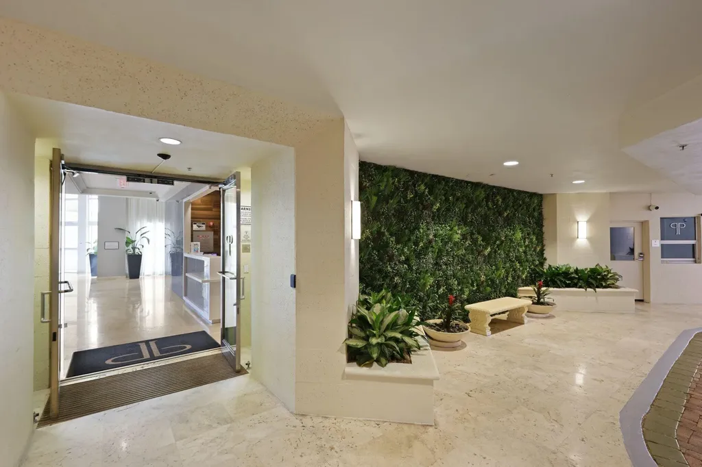 99 SE Mizner Boulevard Boca Raton FL 33432