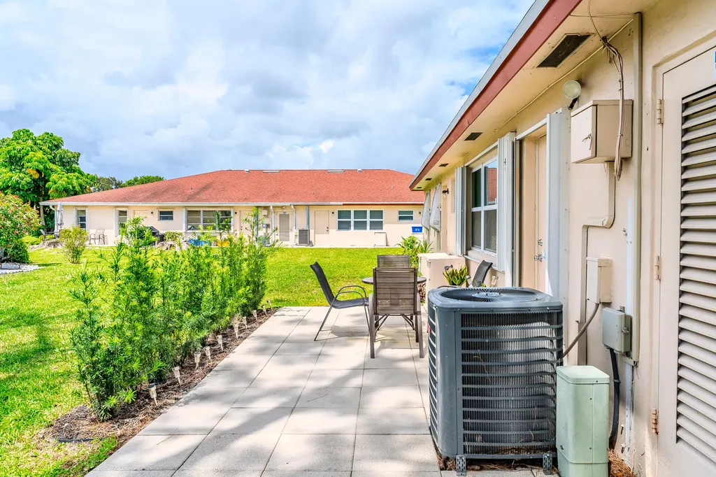 4675 NW 3rd Court Delray Beach FL 33445
