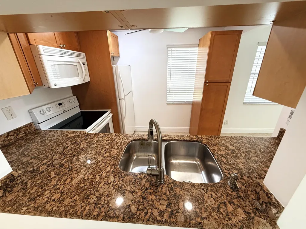 586 Normandy M Delray Beach FL 33484