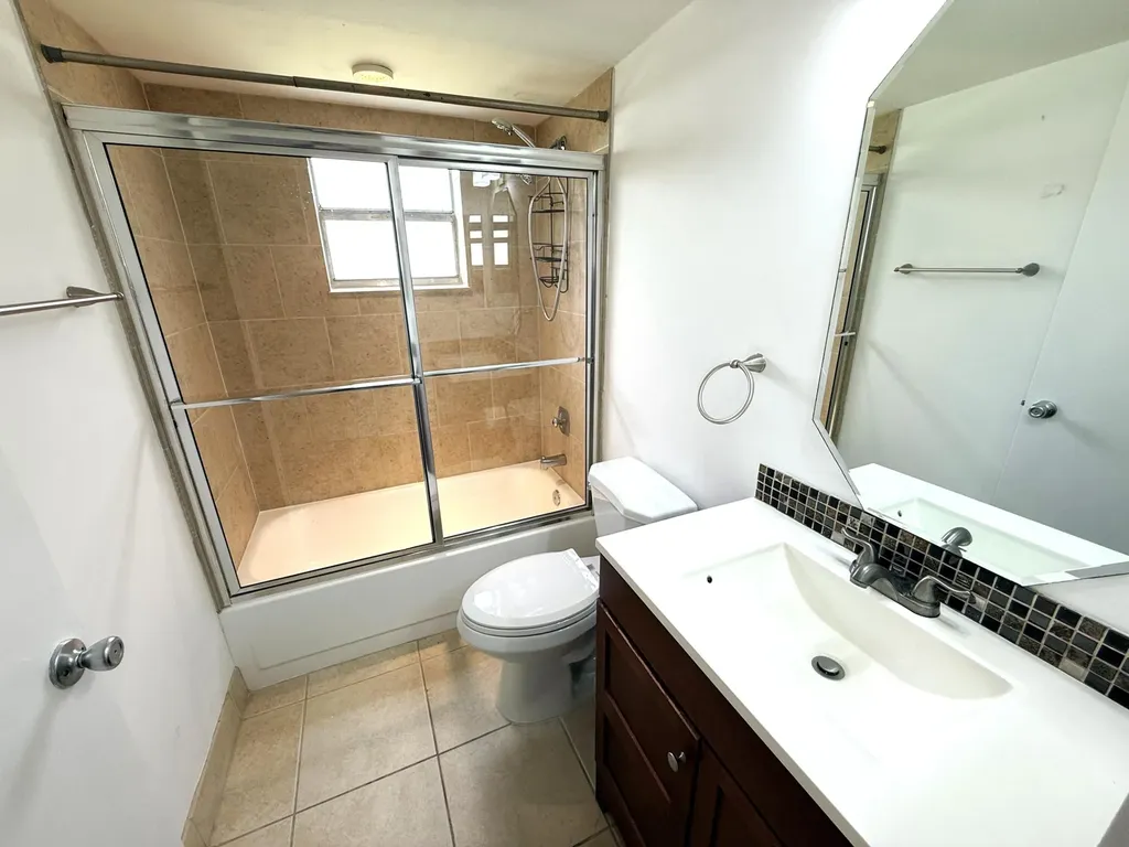 586 Normandy M Delray Beach FL 33484
