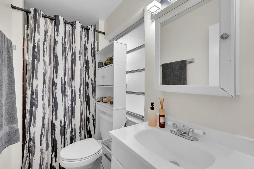 1331 S Palmway Lake Worth Beach FL 33460