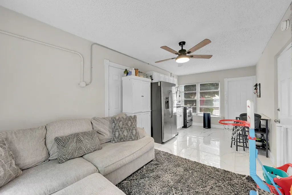 1331 S Palmway Lake Worth Beach FL 33460