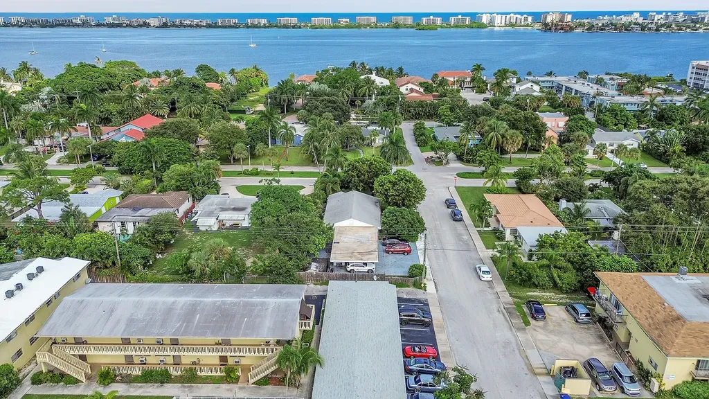 1331 S Palmway Lake Worth Beach FL 33460