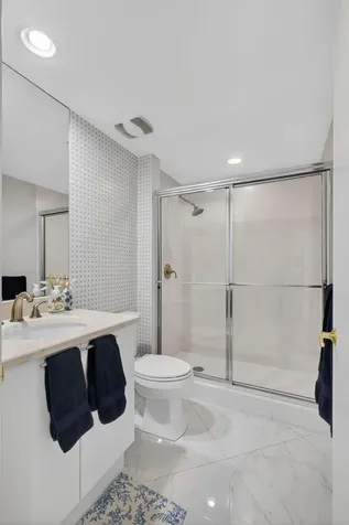 2650 Lake Shore Riviera Beach FL 33404
