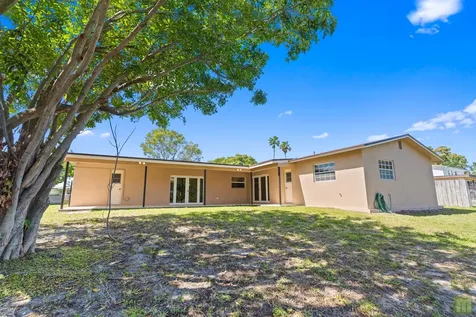 260 Lake Drive Coconut Creek FL 33066