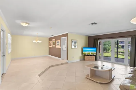 260 Lake Drive Coconut Creek FL 33066