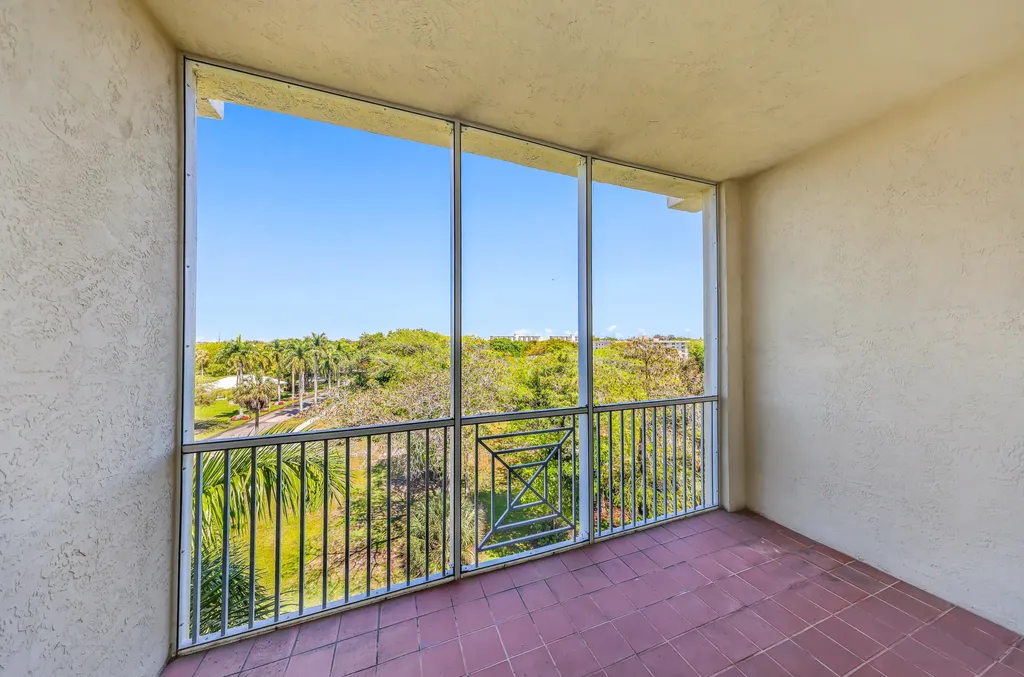 3600 Oaks Clubhouse Drive Pompano Beach FL 33069