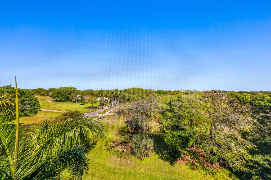 3600 Oaks Clubhouse Drive Pompano Beach FL 33069